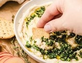 سحور 3 رمضان.. طريقة عمل جبنة بيضاء بزيت الزيتون والزعتر