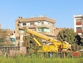 ونش لرفع عربة قطار بضائع بنى سويف وانتظام حركة القطارات.. فيديو