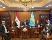 محافظ كفر الشيخ يناقش بعض الملفات الخدمية والتنموية مع أعضاء النواب والشيوخ