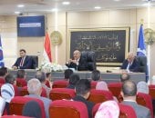 محافظ السويس يعقد اجتماعًا مع رؤساء الأحياء والقيادات التنفيذية  