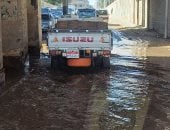 غرق النفق المرورى بمدينة أسوان بسبب كسر ماسورة مياه.. صور