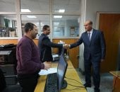 محافظ أسيوط يتفقد مركز خدمات المستثمرين ويشدد على دفع عجلة التنمية