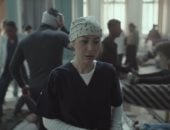 منة شلبي تعالج ابن شقيق إياد نصار والمستشفى تتعرض للقصف في مسلسل صحاب الأرض