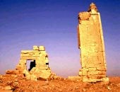 أطلال قصر الناضورة بالوادى الجديد تتحدى الزمن منذ القرن الأول الميلادى.. بُني فوق أعلى نقطة فى الواحات الخارجة واستخدمه الرومان للتعبد والحراسة ومراقبة القوافل.. والآثار تدرجه ضمن خطة ترميم المواقع الأثرية