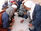 عادات تراثية ترسخ التكافل خلال شهر رمضان بمطروح أبرزها الذواقة.. ألعاب السيجا تجمع الكبار والصغار و«حلا بودي» فى مواجهة الألعاب التكنولوجية.. والجدات يغرسن القيم عند الأحفاد بسرد «الحجاوى».. صور 