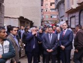 محافظ دمياط يتابع ميدانيًا تداعيات حادث اندلاع حريق وانهيار منزل بالشعراء
