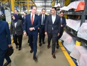  وزير الصناعة يتفقد مصنعين متخصصين فى الصناعات الهندسية والغذائية