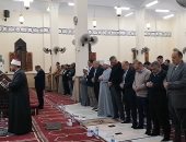 محافظ جنوب سيناء يؤدى صلاة التراويح وسط أجواء إيمانية عامرة بمساجد المحافظة