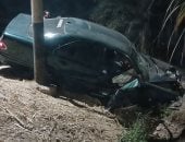 إصابة 3 أشخاص فى حادث انقلاب سيارة ملاكى بقنا