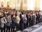 4 وزراء يؤدون صلاة الجمعة الأولى من رمضان بمسجد مصر الكبير بالعاصمة 