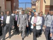 محافظ قنا يتفقد السوق الحضارى قبل افتتاحه بنجع حمادى .. فيديو