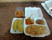 250 وجبة أزر ولحم وخضار وفاكهة لإفطار الصائمين بمطبخ الخير فى المنوفية