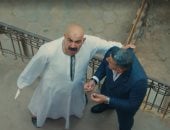 تصنت وبيع بيت ومحاولة خطبة تنتهي بسكين.. تصاعد ناري في الحلقة 3 من مسلسل كلهم بيحبوا مودي.. الكوابيس تطارد ياسر جلال.. الفنان يضع خطة للزواج من شيماء لإنقاذ وضعه المالى.. وأبوها يطلع جزار وكان هيعلقه