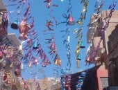 بالالوان زينة رمضان تملئ شارع الحسينى أقدم شوارع المنيا.. فيديو