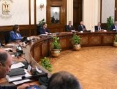 رئيس الوزراء يوجه بتوزيع نشرات دورية عن كل محافظة بمستوى الخدمات الحكومية