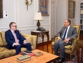 وزيرا الخارجية والتخطيط يبحثان الجهود الحكومية لتحقيق مستهدفات مصر التنموية