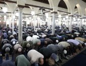 آلاف المصلين بالجامع الأزهر يحيون رابع ليالى رمضان بصلاتى العشاء والتراويح