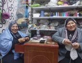 شقيانين +60.. الشقيقتان عائشة ولبنى يقتحمتان سوق الهاند ميد بدمياط بعد المعاش