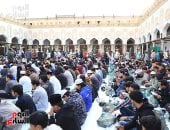 روح واحدة وألسنة متعددة.. إفطار طلاب العالم في ساحة الأزهر