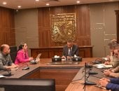 محافظ جنوب سيناء يعقد اجتماعًا موسعًا لبحث استعدادات العيد القومي