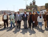 جولة تفقدية لمحافظ السويس بحي فيصل لمتابعة الخدمات وأعمال التطوير بالطرق