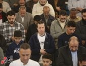 العشاء والتراويح من مسجد عمرو بن العاص.. روحانيات وخشوع ودعاء مسموع