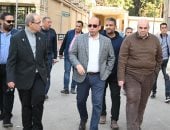 عميد طب قصر العيني يتفقد مبنى التعليم لضمان كفاءة التشغيل 