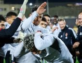 لاعبو الأهلى يحتفلون بعيد ميلاد إمام عاشور على طريقتهم الخاصة.. صور