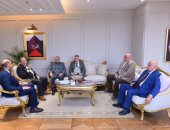 وزير العمل: حريصون على وجود حركة نقابية عمالية قوية ومتماسكة