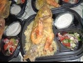 أهالى طنطا يسطرون محلمة الخير.. لحوم وأسماك وجمبرى وسبيط وجبات مطبخ الخير بقرية فيشا سليم.. توزيع 8 آلاف وجبة على مدار الشهر الكريم.. وأحد المتطوعين: نعمل على توصيل الوجبات ساخنة للمنازل قبل الإفطار.. صور