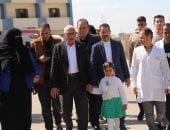 محافظ شمال سيناء يتفقد مستشفى الشيخ زويد ويطمئن على جرحى فلسطينيين.. فيديو