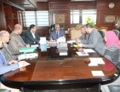 محافظ بني سويف يناقش الموقف التنفيذي لملف تقنين الأراضي