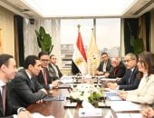 وزيرة الثقافة تجتمع مع وزير الشباب لدعم جيلى «ألفا» و«Z» وتعزيز الهوية المصرية