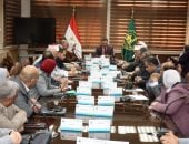 محافظ القليوبية يعقد اجتماعه الأول بمديري مديريات الخدمات لمتابعة سير العمل