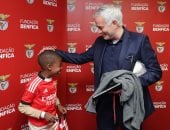 مورينيو يكرم طفل برتغالى.. اعرف السبب