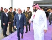 ولى العهد السعودى يصطحب الرئيس السيسى لتوديعه بمطار الملك عبد العزيز بجدة