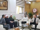 محافظ الوادي الجديد تبحث مع قيادات الأزهر سبل الارتقاء بمنظومة العمل