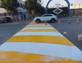 لتهدئة السرعة.. مديرية الطرق بالقاهرة تنفذ مطبات وشرائط صوتية بحى النزهة