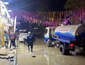 إصلاح ماسورة مياه بحى شرق سوهاج والدفع بسيارات لشفط المياه