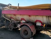 ضبط سيارتى كسح مخالفتين لإلقائهما مخلفات بالقرب من المناطق السكنية بنجع حمادى