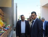 محافظ البحر الأحمر يتفقد سيارات مستقبل مصر لتوفير السلع