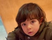 طفولة تسابق الموت في غزة.. أمير أبو دبوسة يفقد سمعه ونطقه بعد شلل دماغي.. أمل صغير يصر على النجاة رغم الظلام المحيط.. وأسرته تتشبث بأمل أخير لإنقاذ حياته وإعادة جزء من براءة فقدها قبل بداية الحرب