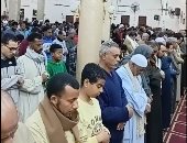 صلاة التراويح من مسجد الحسين بكوم أمبو.. أجواء روحانية تملأ الليالي الرمضانية