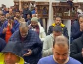 دعاء القنوت فى ليلة رمضانية عامرة بالروحانيات من مسجد أبو عصية بدمياط.. فيديو