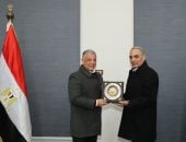 محافظ الإسماعيلية يستقبل المحافظ السابق ويؤكد استكمال مسيرة العمل
