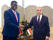 وزير الخارجية يؤكد لنظيره الجنوب سودانى أهمية تعزيز التعاون بين دول حوض النيل