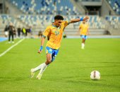 جهاز الإسماعيلى يطمئن على محمد خطاري بعد واقعة إرتجاج المخ