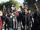 عصام السقا ورنا رئيس وسوزان نجم الدين يواسون مى عمر فى جنازة والدها.. صور 