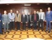 محافظ بنى سويف يلتقى أعضاء مجلس إدارة النادى الرياضى