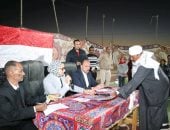 محافظ الوادي الجديد تعقد لقاءً جماهيريًا مع أهالي قرى الشركة بمركز الخارجة